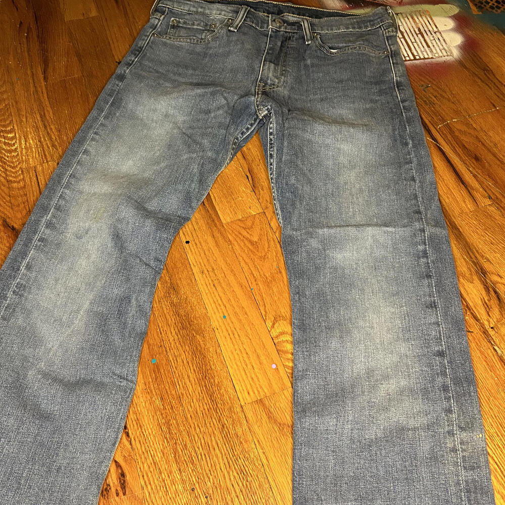 Levi's 513 Men's Straight Jeans - Classic Denim Coolness